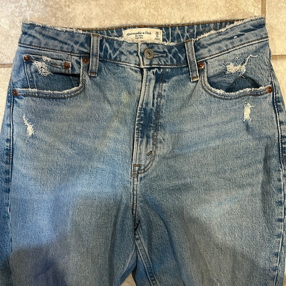 Abercrombie and Fitch Curve Love High Rise Mom Jeans Destroyed 6S - Picture 4 of 6